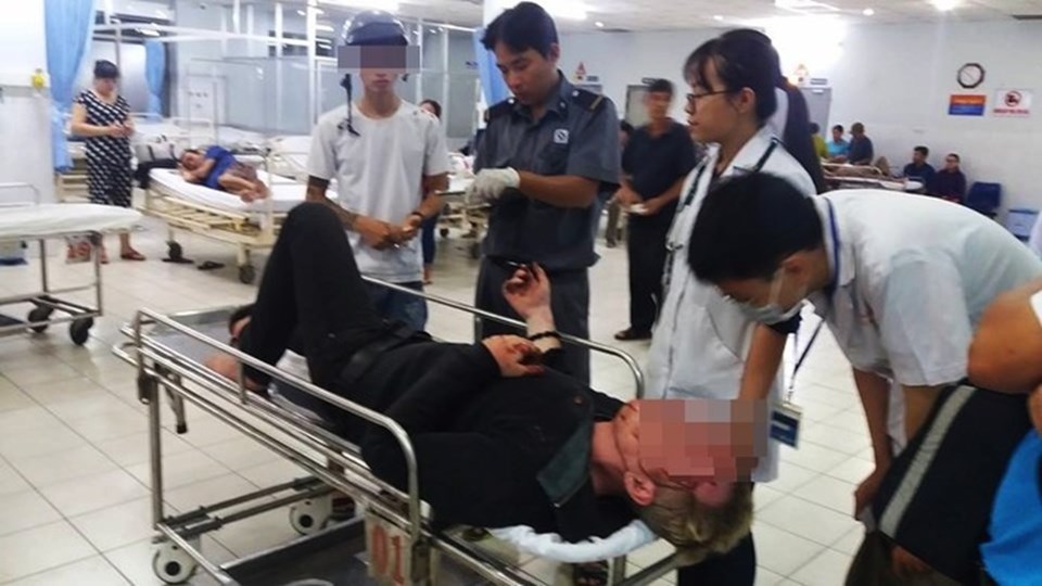 Nam thanh niên được đưa vào bệnh viện cấp cứu do tai nạn giao thông. ảnh: minh họa Nam thanh niên được đưa vào bệnh viện cấp cứu do tai nạn giao thông. ảnh: minh họa