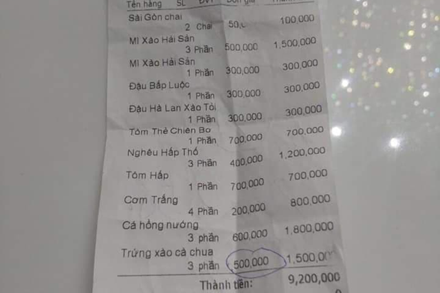 Hóa đơn được cộng đồng mạng tố là chặt chém du khách.