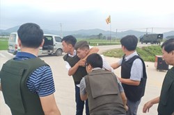 Khống chế được 2 đối tượng của nhóm buôn ma túy cố thủ bằng hàng nóng