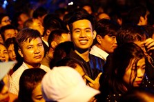 Hớn hở nhận ấn Đền Trần: "Tôi sẽ đóng khung treo cho may mắn"