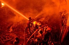 Hiện trường vụ cháy lớn khiến ít nhất 70 người thiệt mạng ở Bangladesh