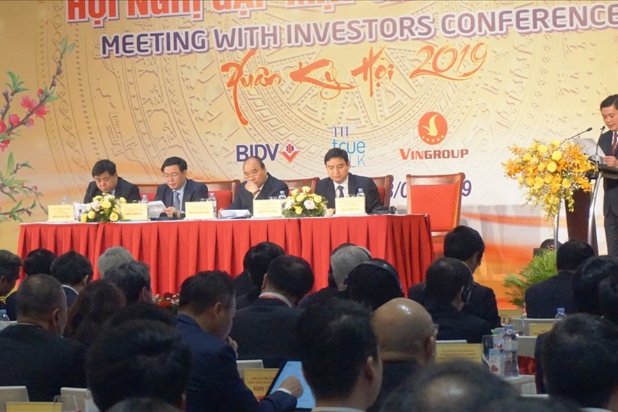 Thá»§ tưá»ng chá»§ trì Há»i nghá» các gặp mặt các nhà Äầu tư Xuân Ká»· Hợi tại Nghá» An. Ảnh: QÄ