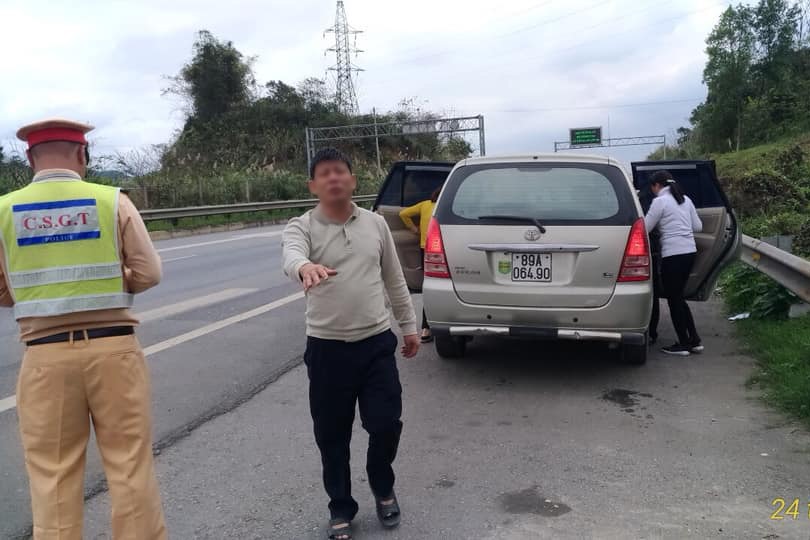 Đơn vị vận h&agrave;nh tuyến đường đ&atilde; b&agrave;n giao cho cảnh s&aacute;t giao th&ocirc;ng. Ảnh: VECS.