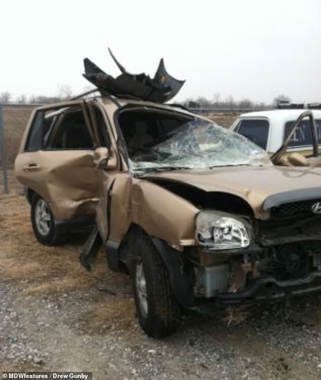 Chiáº¿c xe bá» biáº¿n dáº¡ng nghiÃªm trong sau tai náº¡n. 