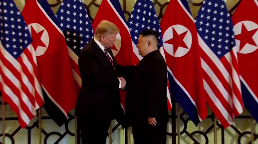 Tá»ng thá»ng Donald Trump báº¯t tay Chá»§ tá»ch Kim Jong-un trong há»i nghá» thÆ°á»£ng Äá»nh Má»¹-Triá»u láº§n 2 táº¡i HÃ  Ná»i, ngÃ y 27.2.2019. áº¢nh: CNN