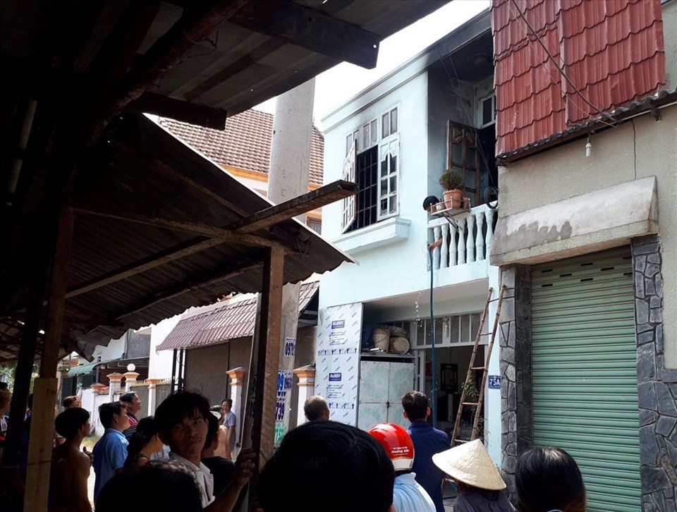 Căn nhà xảy ra vụ hỏa hoạn. Căn nhà xảy ra vụ hỏa hoạn.