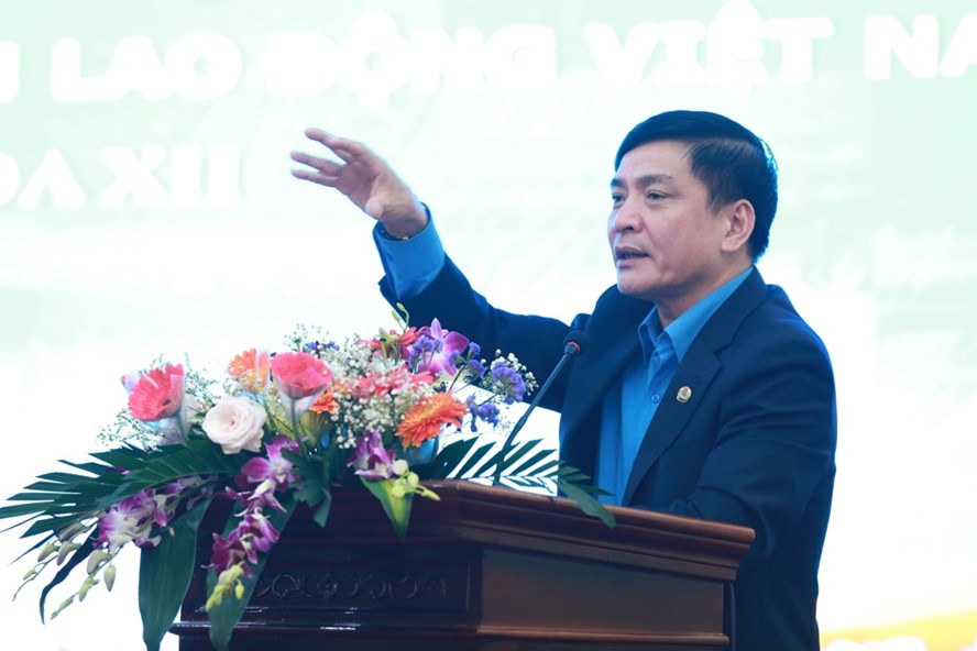 Äá»ng chà Bùi VÄn Cưá»ng, Ủy viên Ban chấp hà nh Trung ương Äảng, Chá»§ tá»ch Tá»ng LÄLÄVN Äã phát Äá»ng Äợt thi Äua Äặc biá»t. Ảnh: Hải Nguyá»
n.