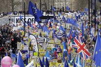Biển người biểu tình phản đối Brexit trên đường phố London