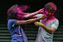 Ngập tràn trong lễ hội sắc màu Holi tại Ấn Độ