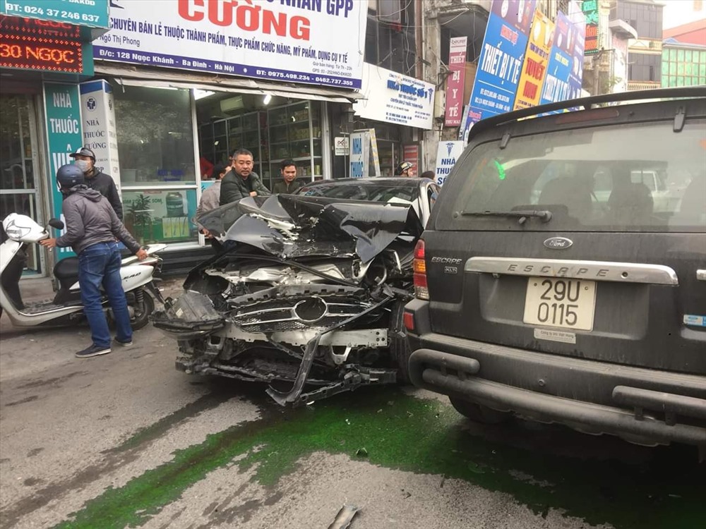 Một vụ TNGT tại phố Ngọc Kh&aacute;nh (Ba Đ&igrave;nh, H&agrave; Nội). Ảnh: MH