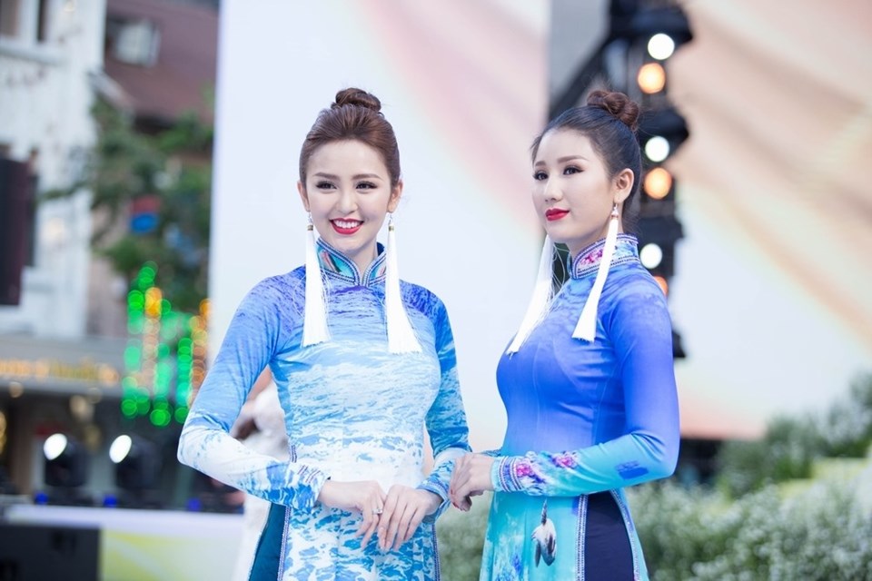 Nhật Dũng đưa hình ảnh rừng U Minh Thượng lên tà áo dài. Nhật Dũng đưa hình ảnh rừng U Minh Thượng lên tà áo dài.