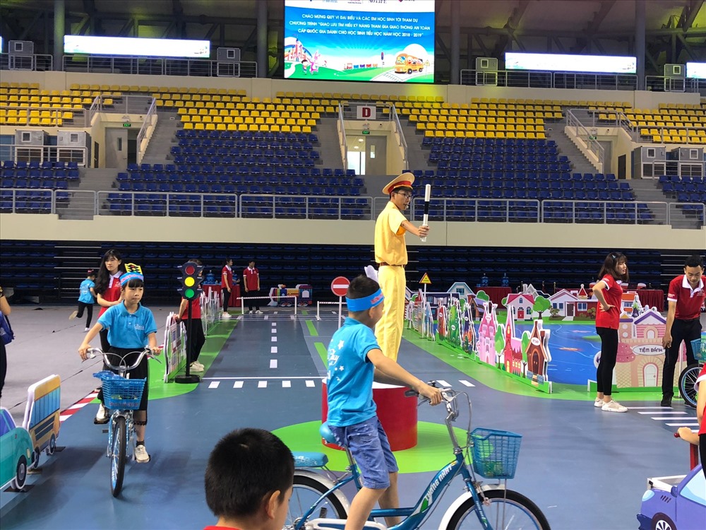 Nhiều chương tr&igrave;nh bổ &iacute;ch được giới thiệu đến tre học đường. Ảnh: T.N.D