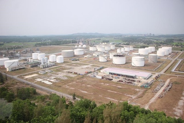 NhÃ  mÃ¡y lá»c dáº§u Dung Quáº¥t. áº¢nh:Táº¥n Viá»t.  