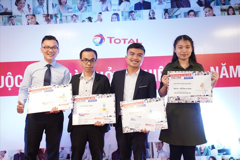 4 thí sinh đoạt giải cuộc thi Startupper of the year. 4 thí sinh đoạt giải cuộc thi Startupper of the year.