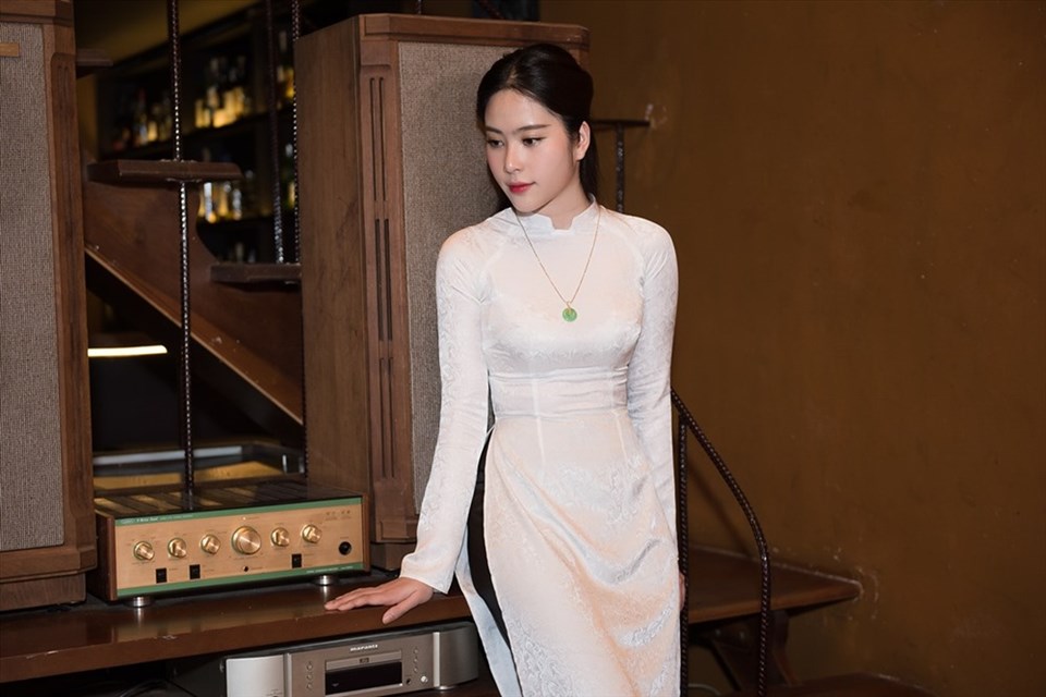 Nam Em thôi muốn hát những chuyện tình buồn. Nam Em thôi muốn hát những chuyện tình buồn.
