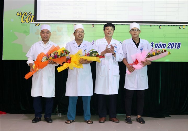 Nửa đêm, bác sĩ cho máu để cứu sống nữ bệnh nhân nguy kịch
