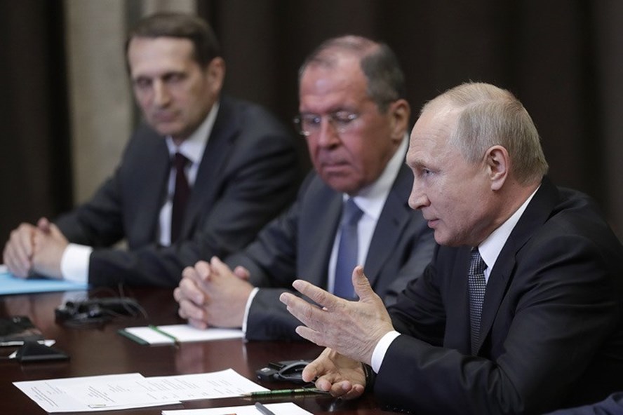 Tổng thống Nga Vladimir Putin trong cuộc họp với Ngoại trưởng Mỹ Mike Pompeo tại Sochi hôm 14.5. Ảnh: Tass.