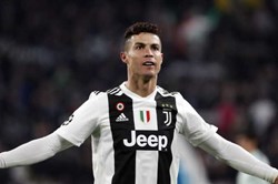 Ronaldo lập kỷ lục vô tiền khoáng hậu sau chiếc cup vô địch Serie A