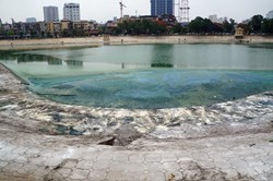 Sau hơn 2 năm, 87 hồ Hà Nội dùng chế phẩm Redoxy-3C làm sạch, giờ ra sao?