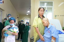Bác sĩ viết "tâm thư" sau chuyện người mẹ ung thư quyết tâm sinh con