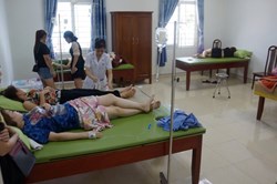 Thanh Hóa: Hơn 50 người đi bệnh viện cấp cứu sau khi ăn hải sản ở biển