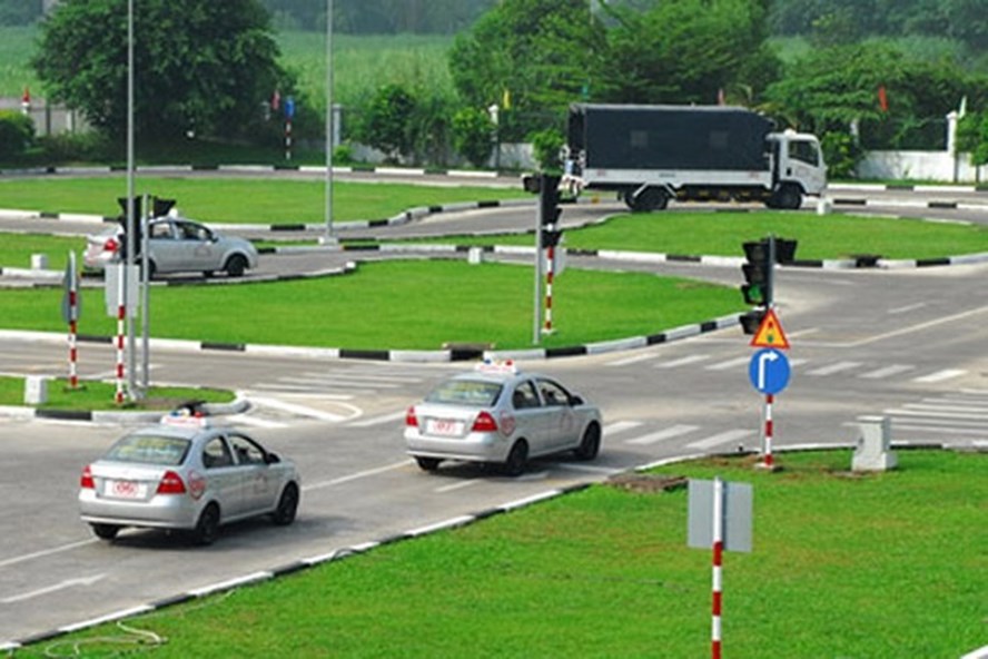 Dự thảo Thông tư 12, câu hỏi lý thuyết đào tạo lái xe sẽ tăng lên 600 câu.