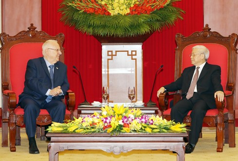 Tổng B&iacute; thư Nguyễn Ph&uacute; Trọng tiếp Tổng thống Nh&agrave; nước Israel Reuven Ruvi Rivlin thăm cấp nh&agrave; nước tới Việt Nam th&aacute;ng 3.2017. Ảnh: ĐBND.