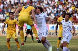 Tuấn Anh, Văn Toàn nhạt nhoà ngày HAGL bị SLNA đánh bại 3-0