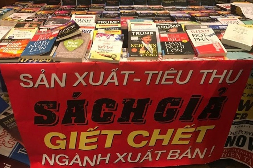 "Sản xuất-tiêu thụ sách giả giết chết ngành xuất bản" - lời cảnh báo được đưa ra tại hội thảo "Chống xuất bản phẩm lậu".