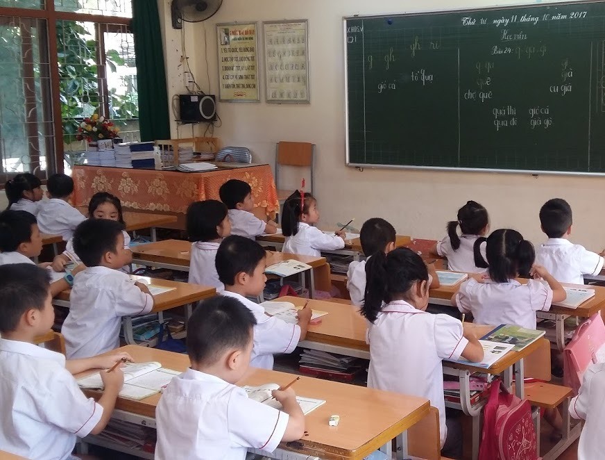 Theo c&aacute;c phụ huynh, việc may đồng phục l&agrave; cần thiết nhưng kh&ocirc;ng n&ecirc;n lạm dụng để lạm thu. Ảnh: Nguyễn H&ugrave;ng