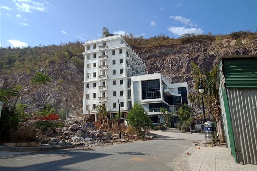 Một công trình 8 tầng tại khu biệt thự.