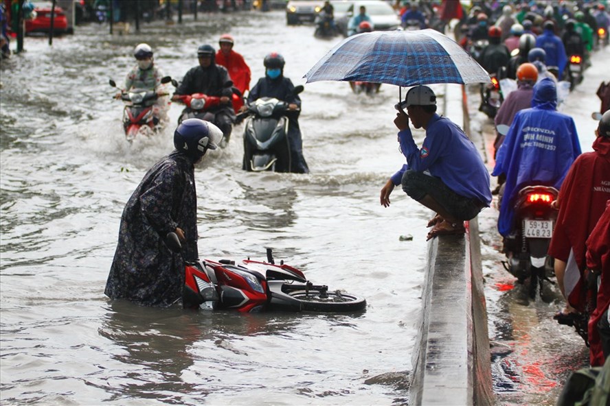 Vì sao nơi cao nhất TPHCM lại thành “rốn" ngập?