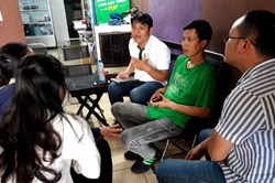 Cô gái "hứng bão" đến cảm ơn "hiệp sĩ" trao xe bị mất cắp