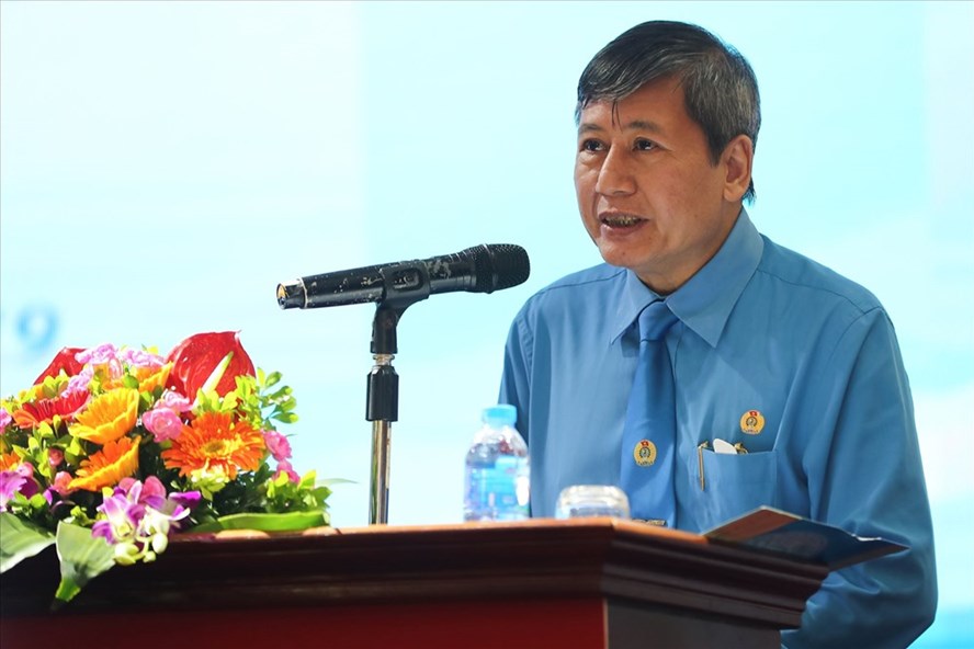Đồng chí Trần Thanh Hải - Phó Chủ tịch Thường trực Tổng LĐLĐVN phát biểu tham luận tại Hội thảo. Ảnh: Sơn Tùng