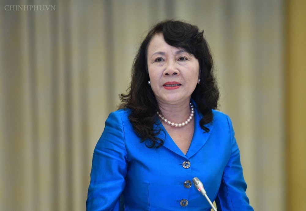 Thứ trưởng Bộ Gi&aacute;o dục v&agrave; Đ&agrave;o tạo Nguyễn Thị Nghĩa cho biết rất x&uacute;c động khi đọc l&aacute; thư k&ecirc;u gọi kh&ocirc;ng thả b&oacute;ng bay của c&ocirc; học tr&ograve; lớp 6. Ảnh: Chinhphu.vn