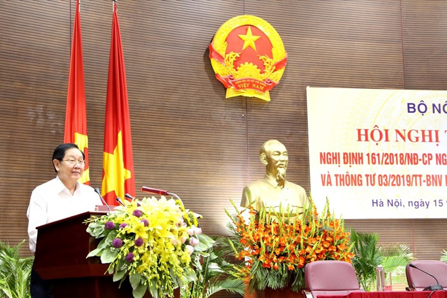 Bộ trưởng Bộ Nội vụ Lê Vĩnh Tân phát biểu tại hội nghị. Ảnh: T.T