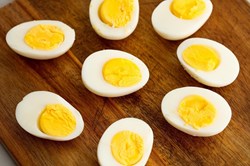8 thực phẩm giúp bạn ngủ ngon, tốt hơn thuốc an thần