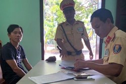 Giao thông 24h: Không giấy phép lái xe vẫn vô tư chở 40 học sinh