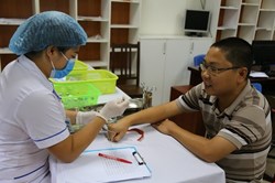 Cuộc sống hồi sinh của chàng trai mắc bệnh hiếm máu khó đông