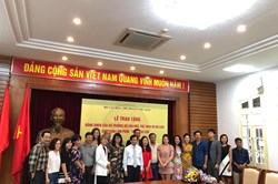 Đoàn phim "Về nhà đi con" được Bộ Văn hoá Thể thao - Du lịch tặng bằng khen