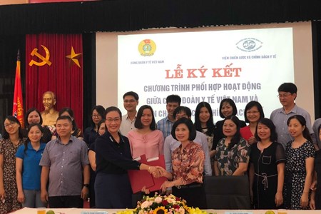 Công đoàn Y tế ký phối hợp hoạt động với Viện Chiến lược và Chính sách y tế