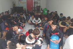Hơn trăm thanh niên tụ tập đua xe náo loạn Quốc lộ 1A bị tạm giữ