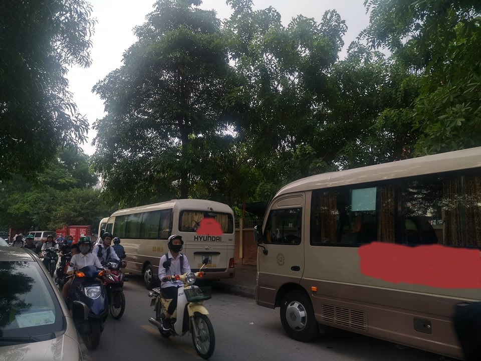 Siết quản l&yacute; xe hợp đồng chở học sinh, sinh vi&ecirc;n