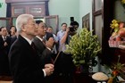 Tổng Bí thư, Chủ tịch Nước Nguyễn Phú Trọng dâng hương tưởng niệm Bác