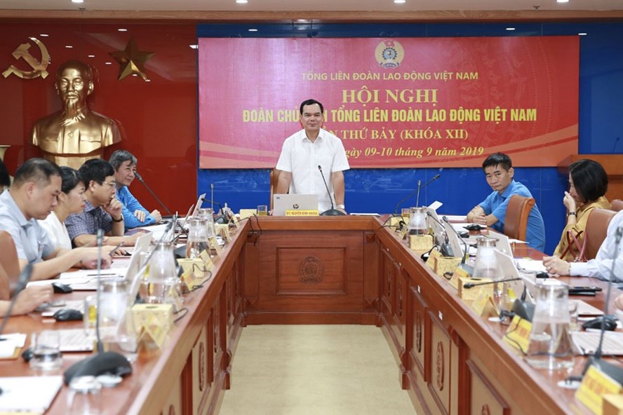 Chủ tịch Tổng LĐLĐVN Nguyễn Đình Khang phát biểu trong ngày làm việc thứ 2 Hội nghị Đoàn Chủ tịch Tổng LĐLĐVN lần thứ 7 (khoá XII). Ảnh: HẢI NGUYỄN