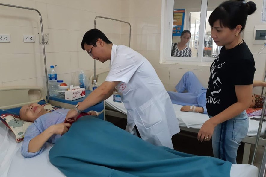 Bệnh nhân ung thư được điều trị tại bệnh viện K. Ảnh: H.GIANG