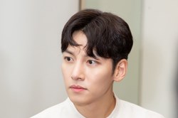 Ji Chang Wook phải hủy sự kiện ở Việt Nam vì người hâm mộ quá đông