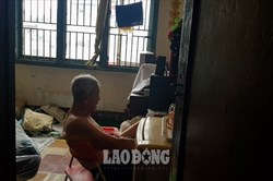 Cận cảnh những hộ dân "sống trong nguy hiểm" giữa trung tâm Sài Gòn
