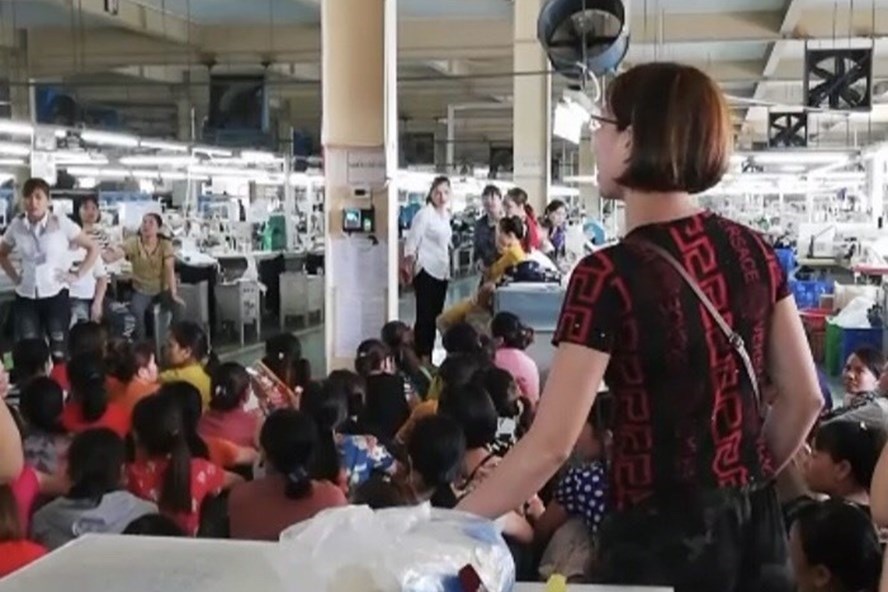 Công nhân công ty KaiYang Viá»t Nam sáng ngà y 27.8. Ảnh: ÄL