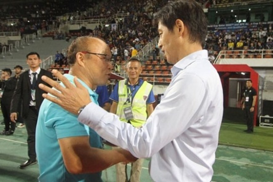 Báo Thái Lan: “HLV Nishino ‘nên học hỏi’ HLV Park Hang-seo”